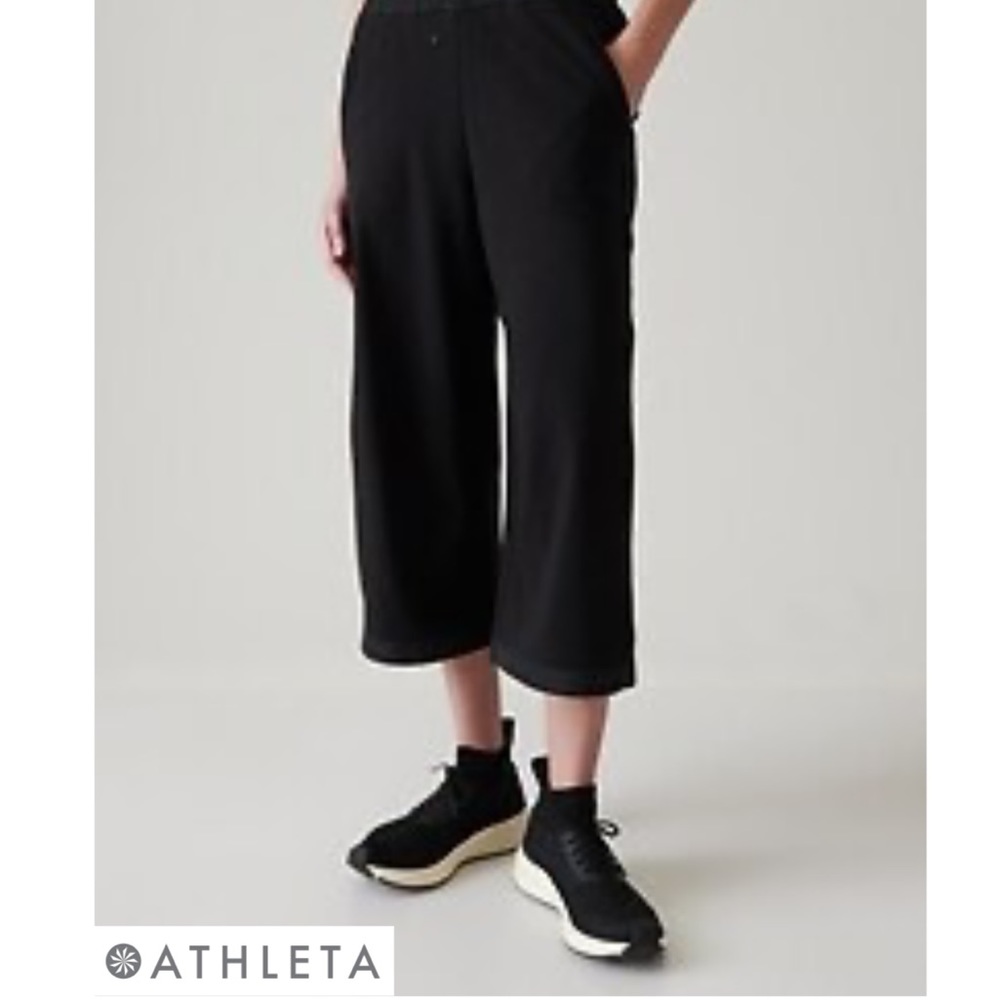 Athleta Triumph Hybrid Wide Crop
NEW with tags
Size 2X
Black